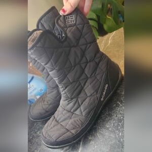 Columbia Women's Quilted Black Boots